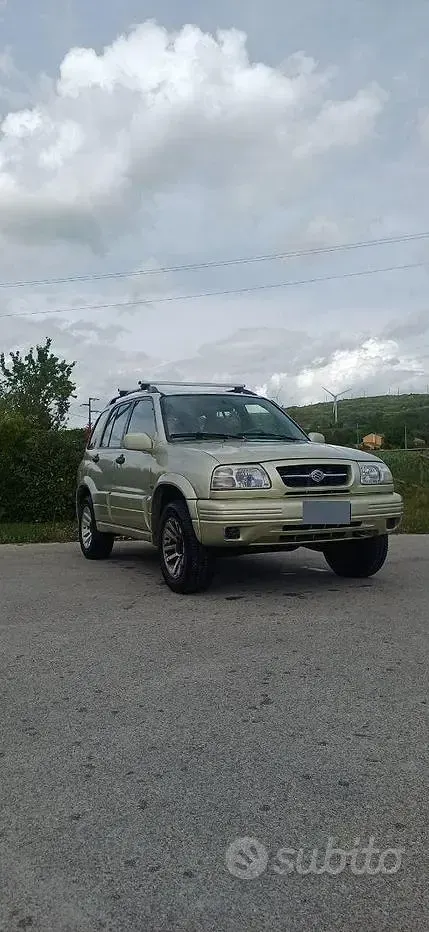 Usata Suzuki Grand Vitara 128 CV (94 kW) 2000 Giallo SUV