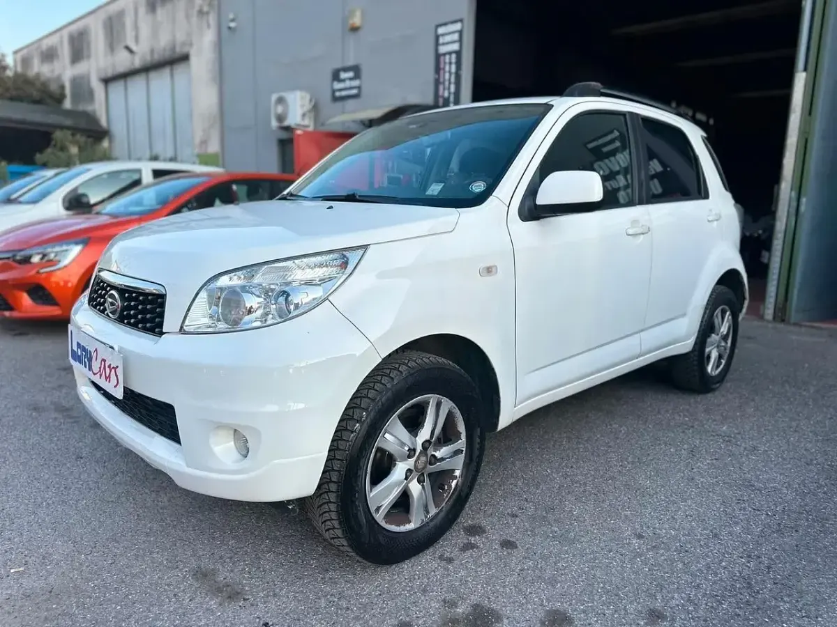 Usata Daihatsu Terios 104 CV (76 kW) 2011 Bianco SUV