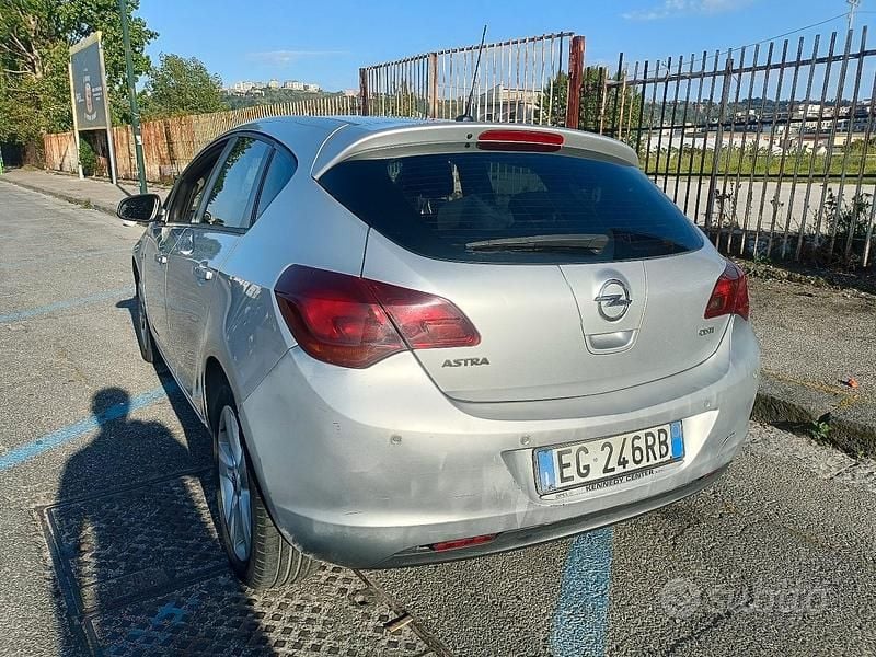 Usata Opel Astra 2011 Grigio Berlina