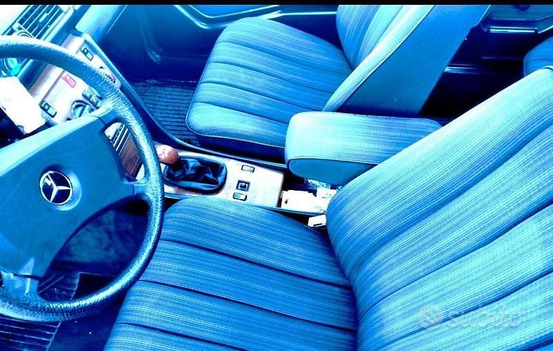 Usata Mercedes E250 1988 Grigio Berlina