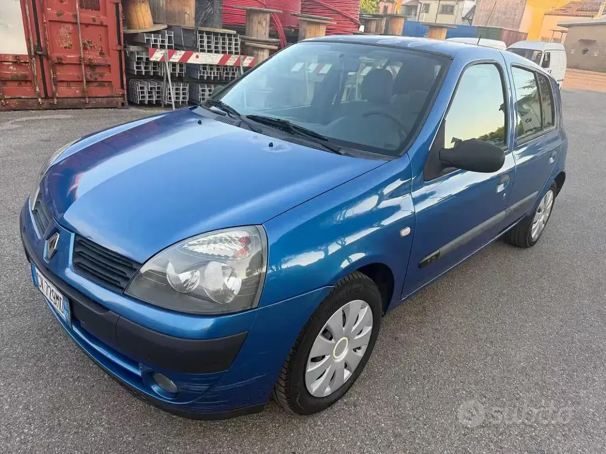 Usata Renault Clio II 75 CV (55 kW) 2005 Blu Berlina