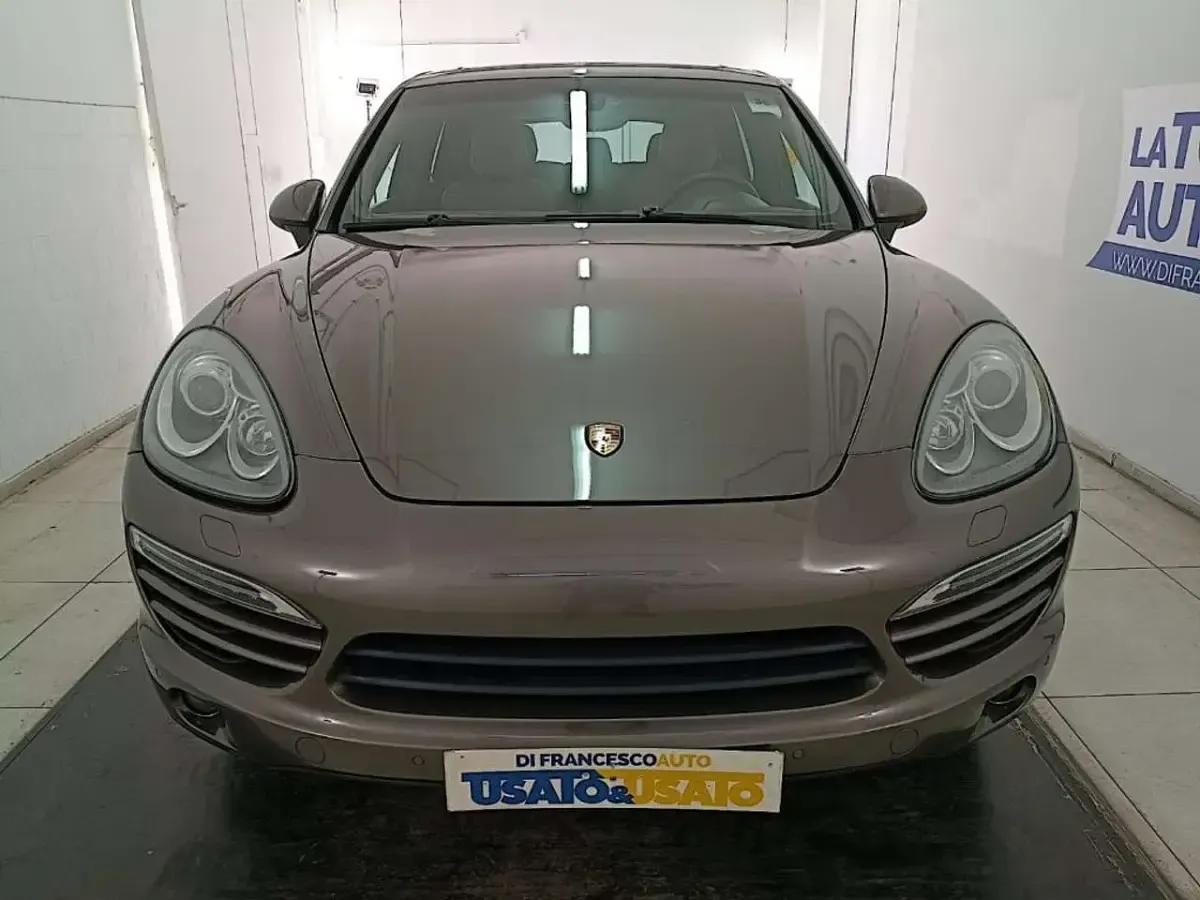 Usata Porsche Cayenne 245 CV (180 kW) 2012 Marrone metallizzato SUV
