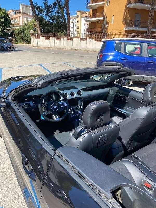 Usata Ford Mustang Convertible 314 CV (230 kW) 2020 Nero Cabrio