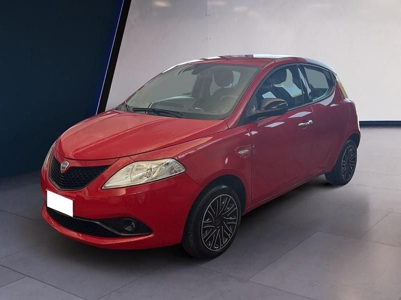 Usata Lancia Ypsilon Gold 70 CV (51 kW) 2020 Rosso Utilitaria
