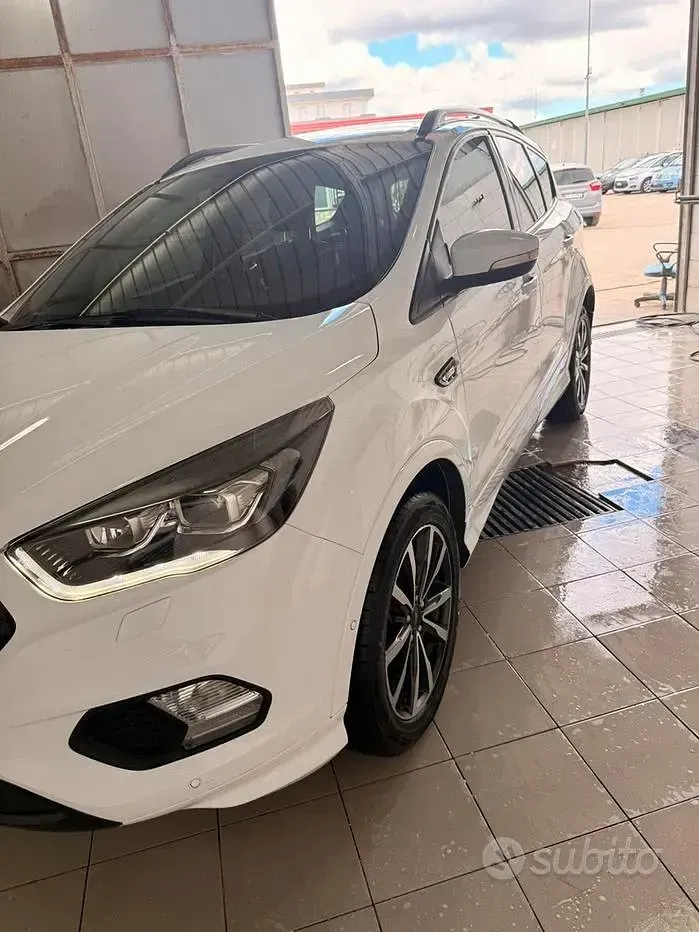 Usata Ford Kuga ST-Line 120 CV (88 kW) 2017 Bianco SUV