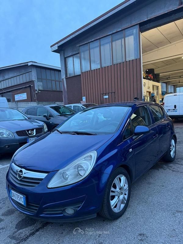 Usata Opel Corsa 90 CV (66 kW) 2009 Blu Utilitaria