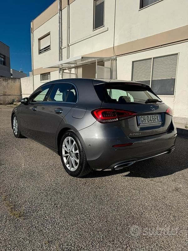 Usata Mercedes A200 150 CV (110 kW) 2019 Grigio Berlina