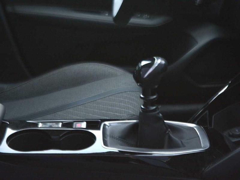 Usata Peugeot 208 Allure 101 CV (74 kW) 2025 Grigio Utilitaria