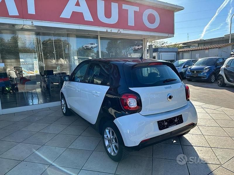 Begagnad Smart ForFour 71 HK (52 kW) 2016 Vit Halvkombi