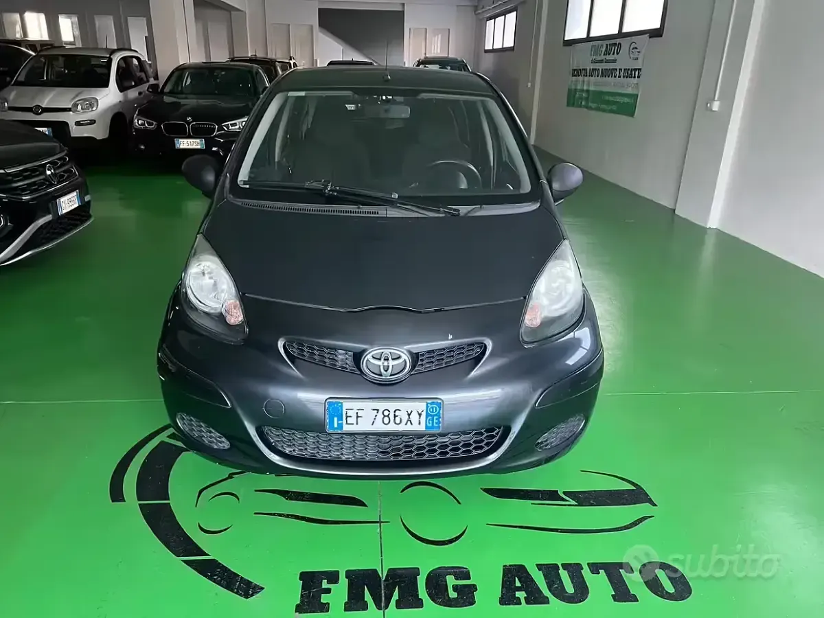Usata Toyota Aygo 68 CV (50 kW) 2011 Grigio Utilitaria