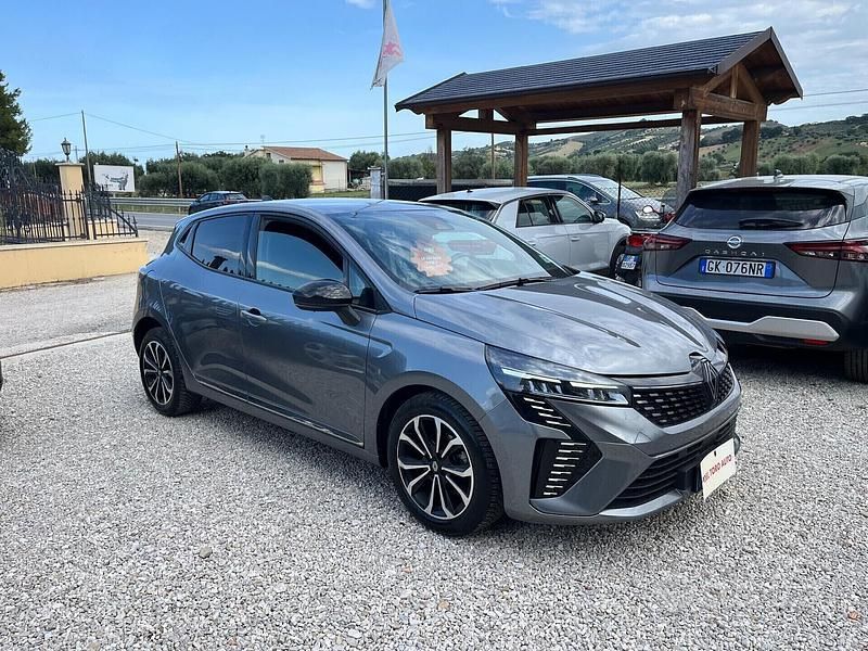 Usata Renault Clio V Techno 91 CV (66 kW) 2024 Grigio Berlina