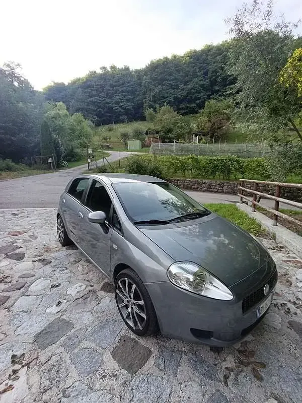 Usata Fiat Grande Punto Emotion 120 CV (88 kW) 2008 Utilitaria