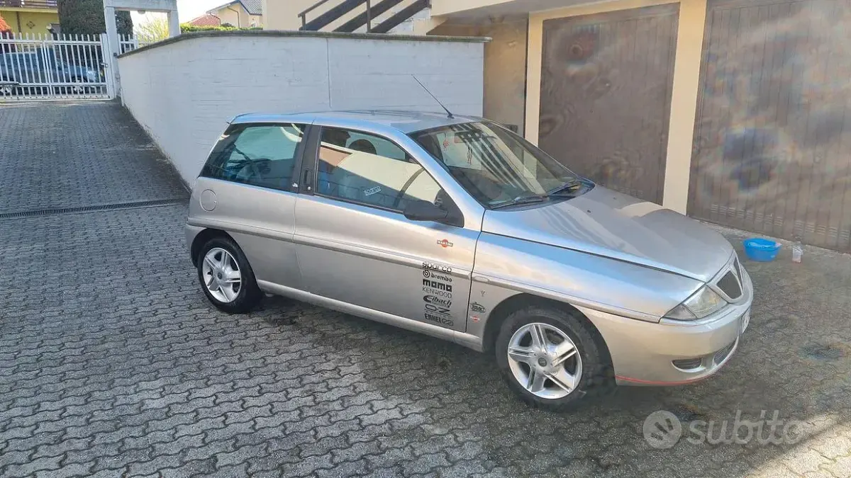 Usata Lancia Ypsilon 60 CV (44 kW) 2001 Grigio Utilitaria
