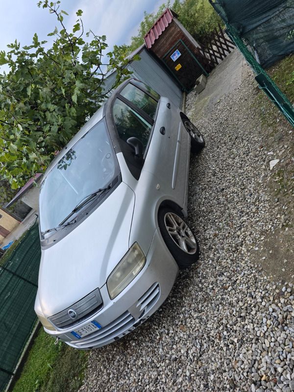 Usata Fiat Multipla 120 CV (88 kW) 2006 Grigio Monovolume