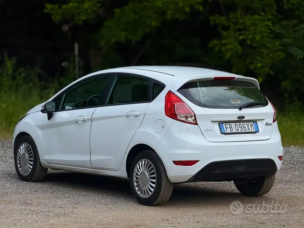 Usata Ford Fiesta 95 CV (69 kW) 2016 Bianco Utilitaria