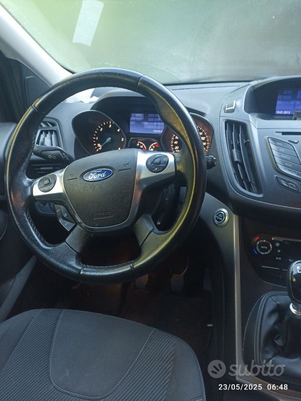 Usata Ford Kuga 140 CV (102 kW) 2014 Verde SUV