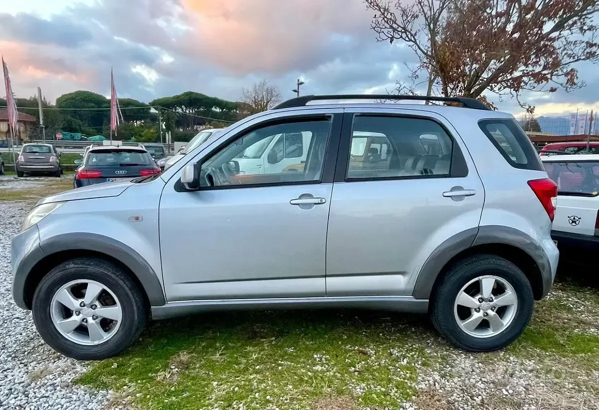Usata Daihatsu Terios 105 CV (77 kW) 2007 Grigio SUV