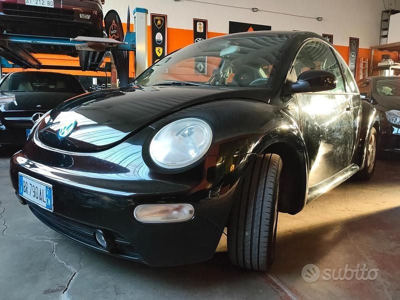 Usata VW New Beetle 102 CV (75 kW) 2001 Nero Utilitaria