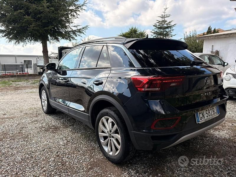 Usata VW T-Roc Life 116 CV (85 kW) 2023 Nero SUV