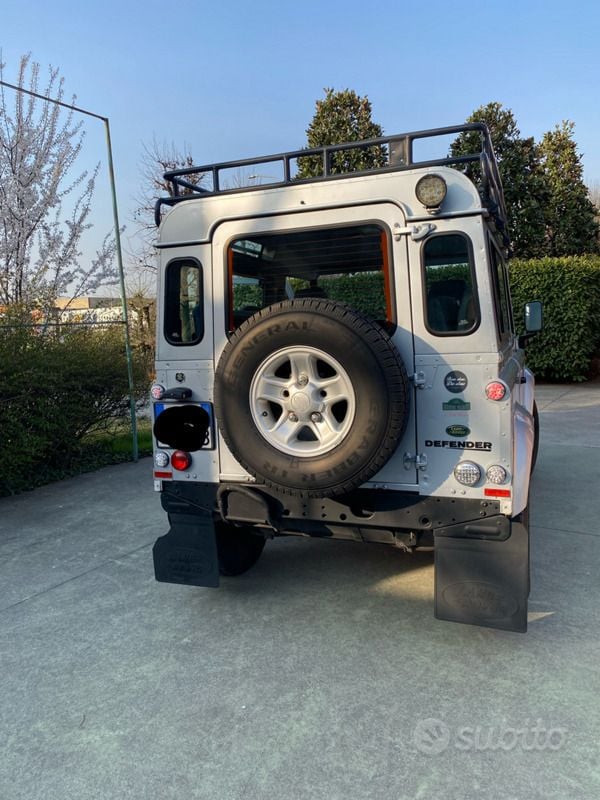 Usata Land Rover Defender 122 CV (89 kW) 2006 Argento SUV