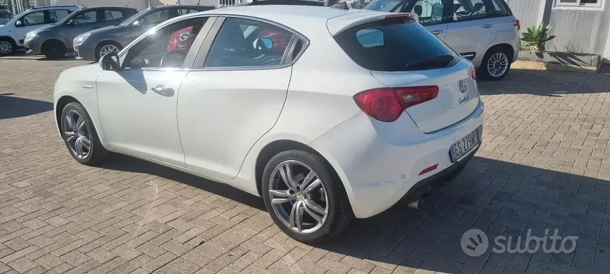 Usata Alfa Romeo Giulietta Exclusive 105 CV (77 kW) 2013 Bianco Utilitaria