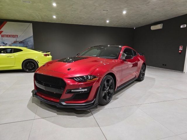 Usata Ford Mustang Fastback 317 CV (233 kW) 2021 Bordeaux perlato Coupé