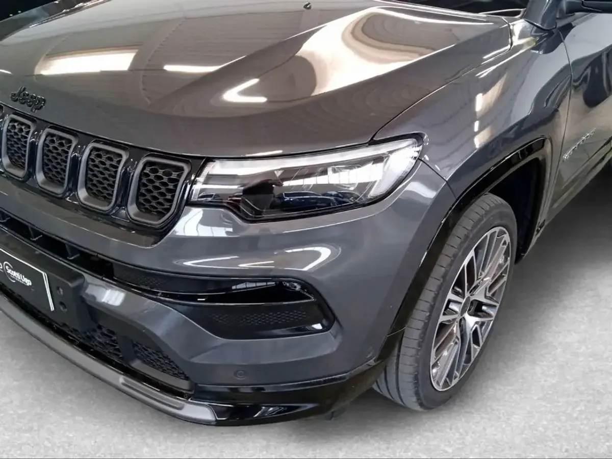 Usata Jeep Compass Summit 131 CV (96 kW) 2025 Graphite gray SUV