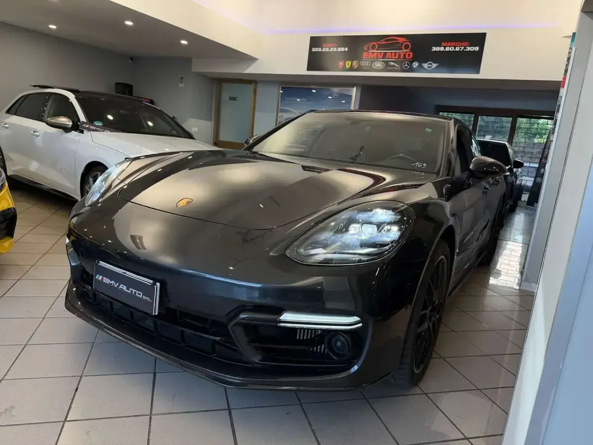 Usata Porsche Panamera 330 CV (242 kW) 2021 Grigio Berlina