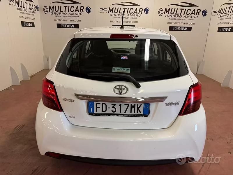 Usata Toyota Yaris Active 69 CV (50 kW) 2016 Bianco Utilitaria