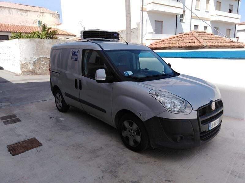 Usata Fiat Doblò 90 CV (66 kW) 2012 Grigio Monovolume