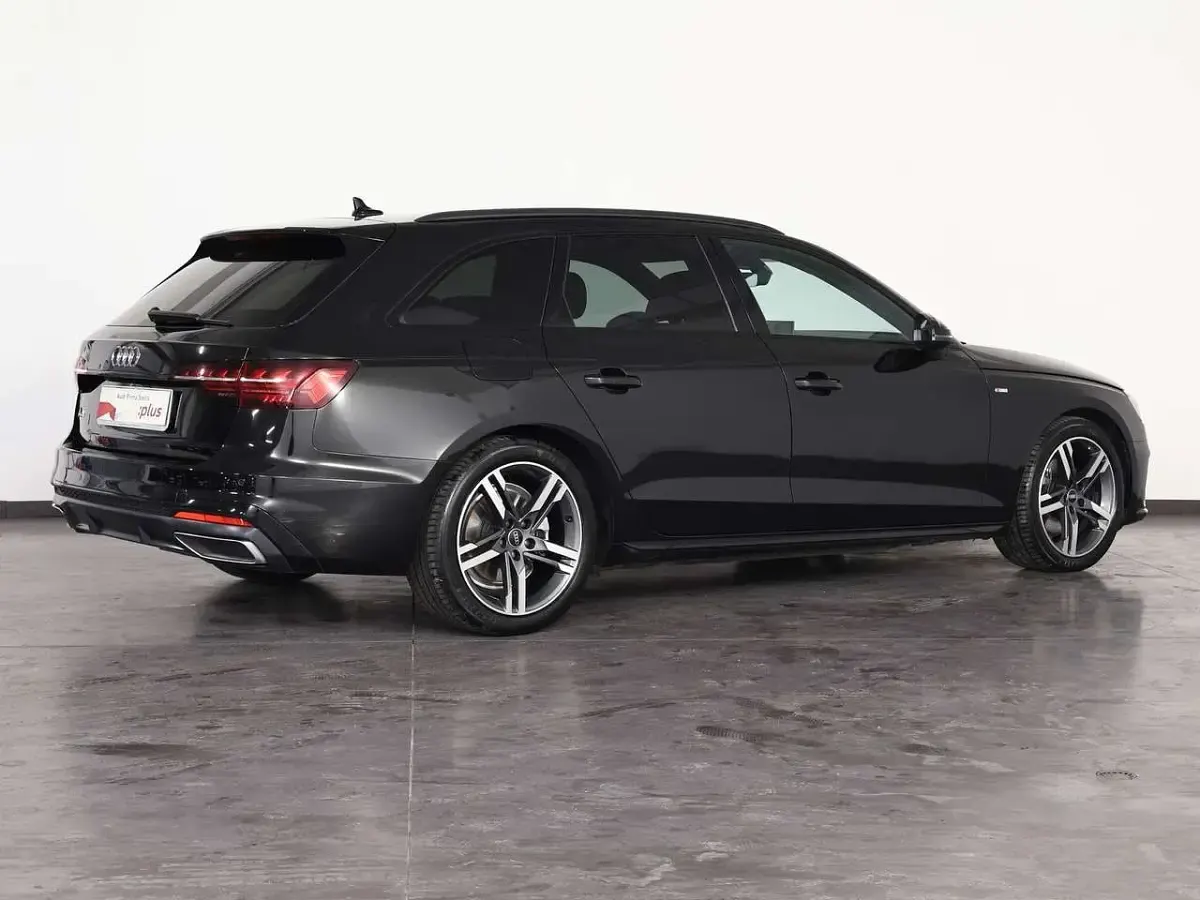 Occasion Audi A4 S-Line 136 PK (100 kW) 2025 Zwart Stationwagen