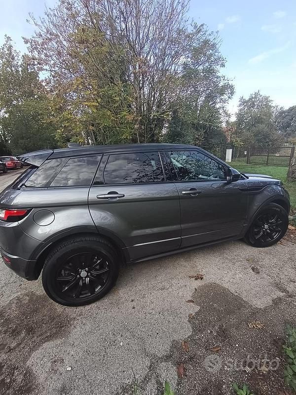 Usata Land Rover Range Rover evoque 150 CV (110 kW) 2017 Grigio Berlina