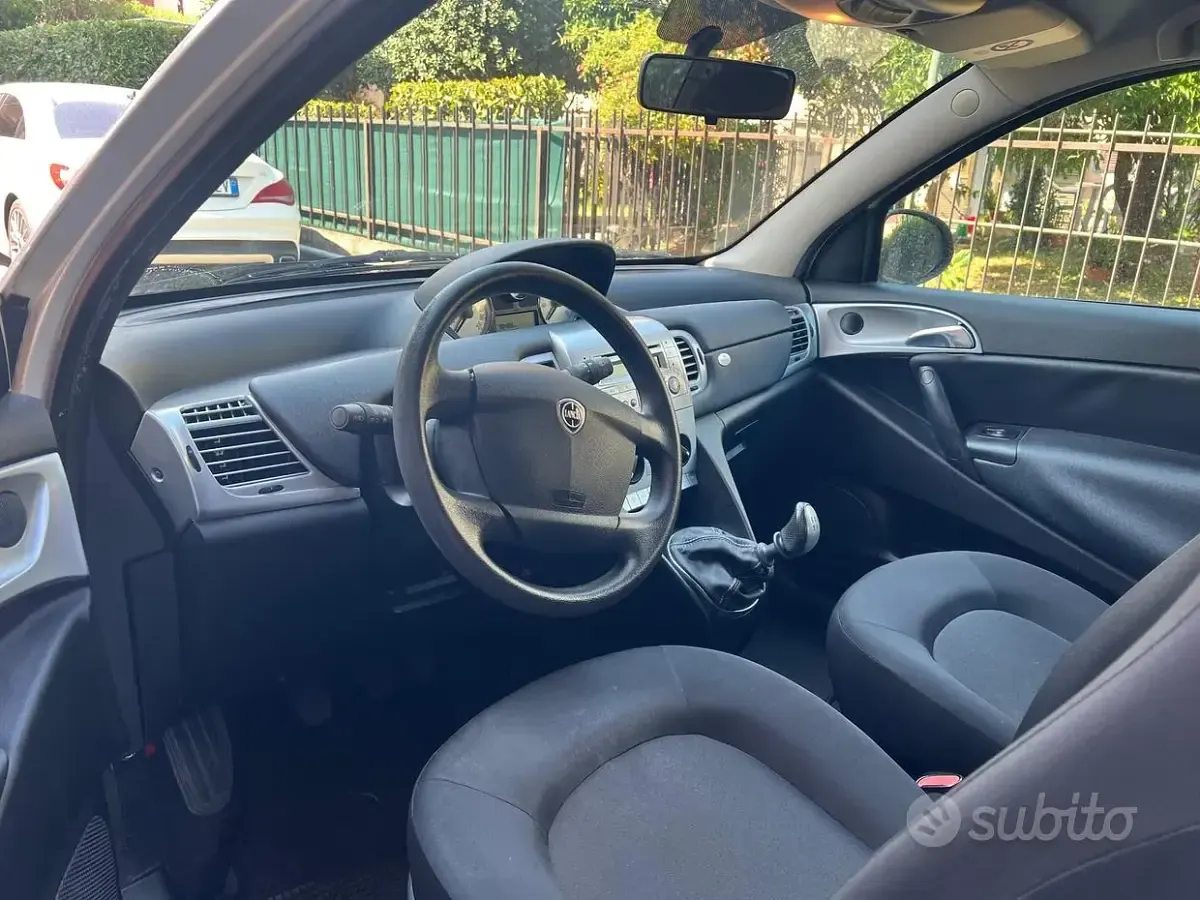 Usata Lancia Ypsilon 69 CV (50 kW) 2012 Bianco Utilitaria