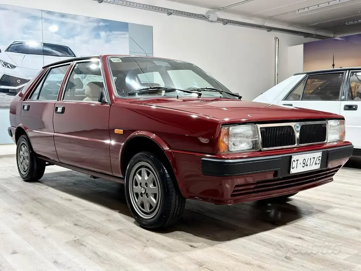Usata Lancia Delta 75 CV (55 kW) 1990 Rosso Utilitaria