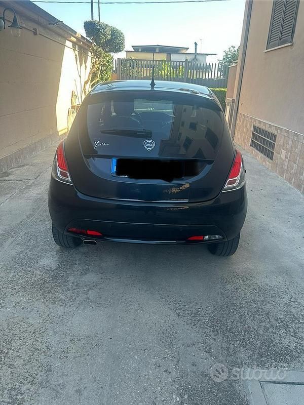 Usata Lancia Ypsilon 69 CV (50 kW) 2018 Nero Utilitaria