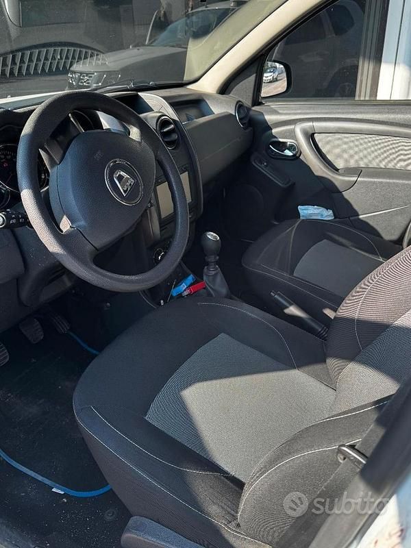 Usata Dacia Duster Lauréate 110 CV (80 kW) 2016 Bianco SUV