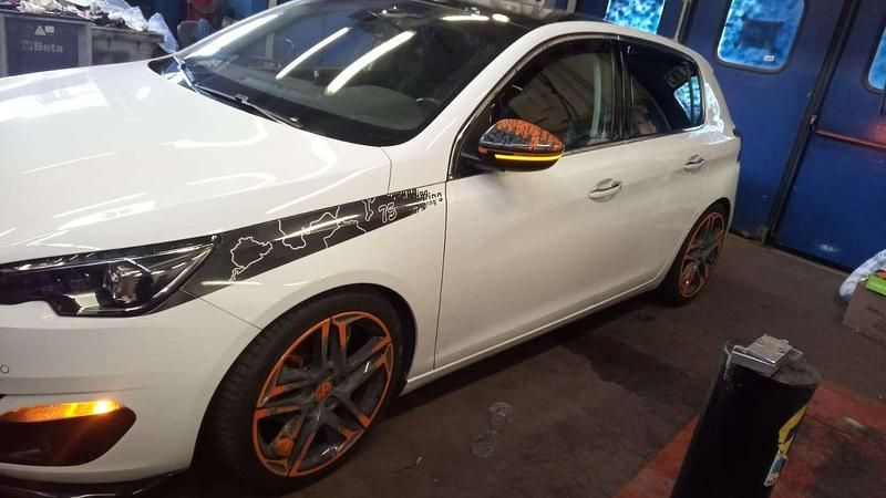 Usata Peugeot 308 Allure 120 CV (88 kW) 2015 Berlina