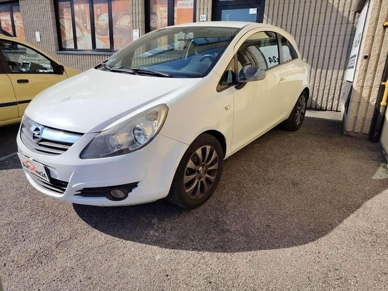Usata Opel Corsa Edition 95 CV (69 kW) 2010 Bianco gelato metallizzato Utilitaria