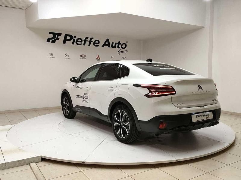 Usata Citroën e-C4 Shine 100 kW (136 CV) 2023 Pearl white  perlat Berlina