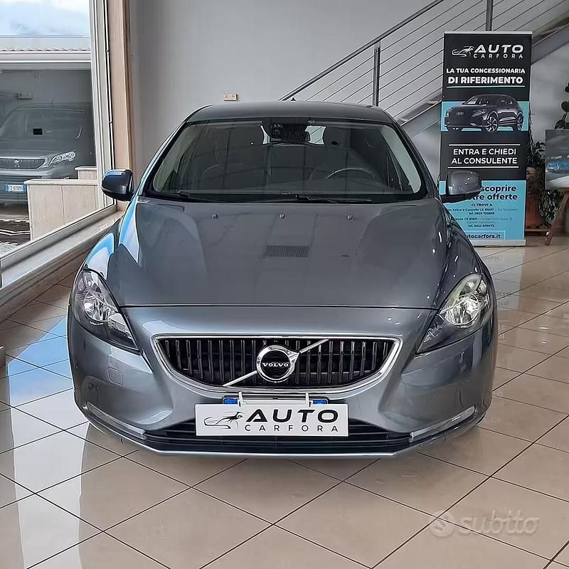 Usata Volvo V40 Business Edition 122 CV (89 kW) 2018 Grigio Berlina