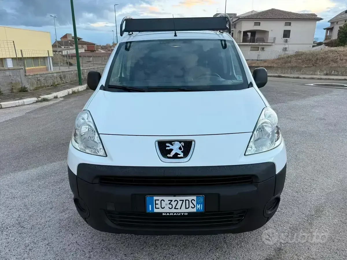 Usata Peugeot Partner 90 CV (66 kW) 2010 Bianco Monovolume