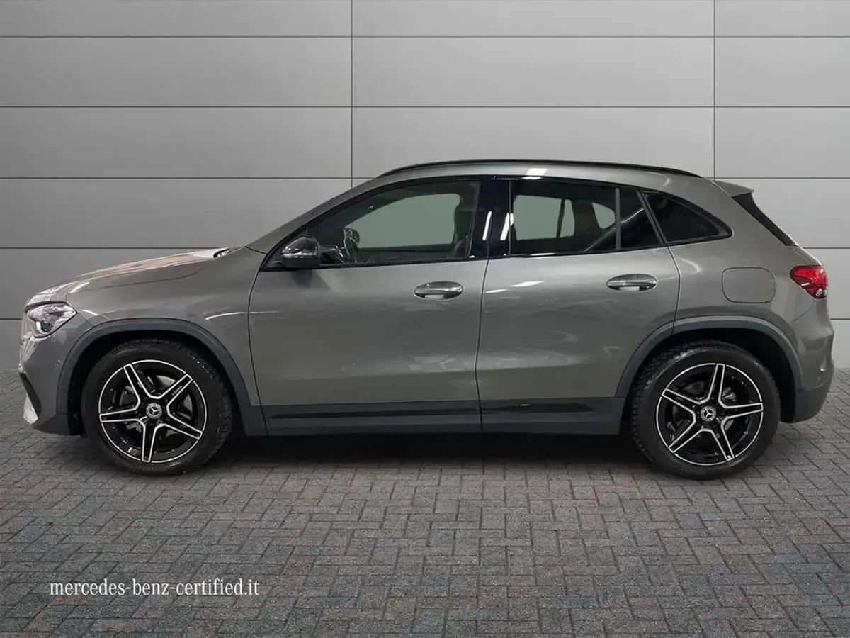 Usata Mercedes GLA200 Premium 150 CV (110 kW) 2023 Grigio montagna SUV