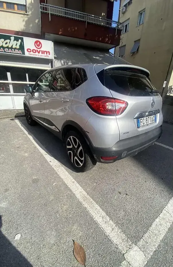 Usata Renault Captur 110 CV (80 kW) 2016 Grigio SUV