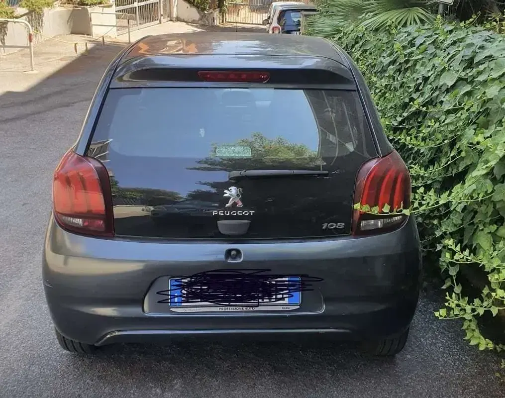Usata Peugeot 108 Allure 69 CV (50 kW) 2018 Grigio Berlina