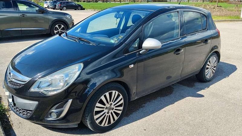 Usata Opel Corsa Cosmo 95 CV (69 kW) 2011 Nero Utilitaria