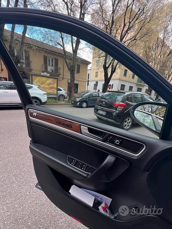 Usata VW Touareg 224 CV (164 kW) 2011 Nero SUV