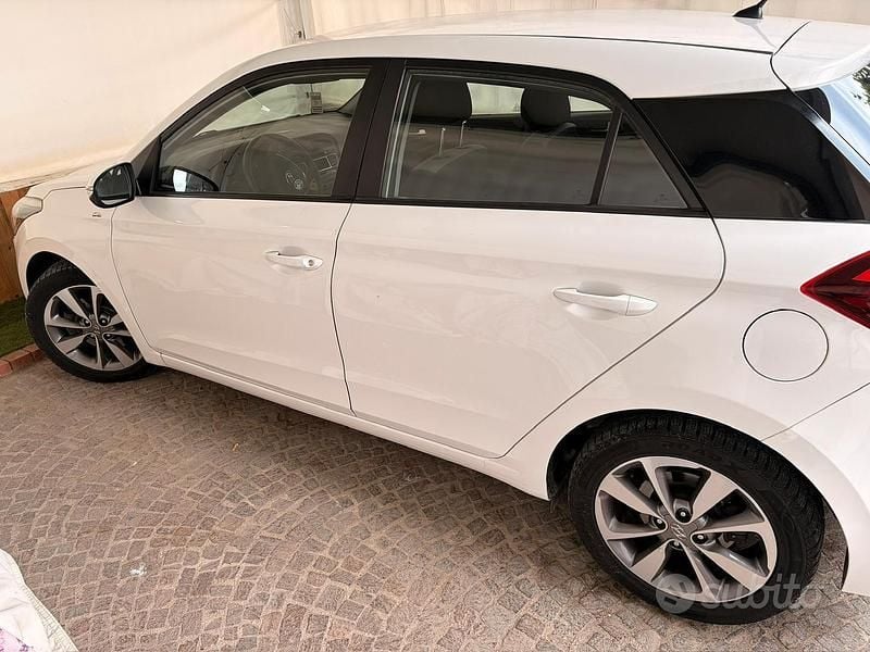 Usata Hyundai i20 75 CV (55 kW) 2015 Berlina