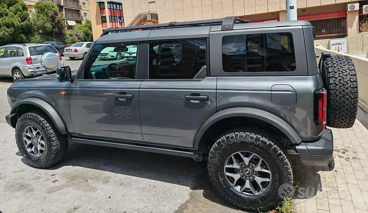 Nuova Ford Bronco 335 CV (246 kW) 2026 Grigio SUV