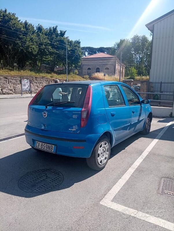 Usata Fiat Punto 75 CV (55 kW) 2005 Blu Utilitaria