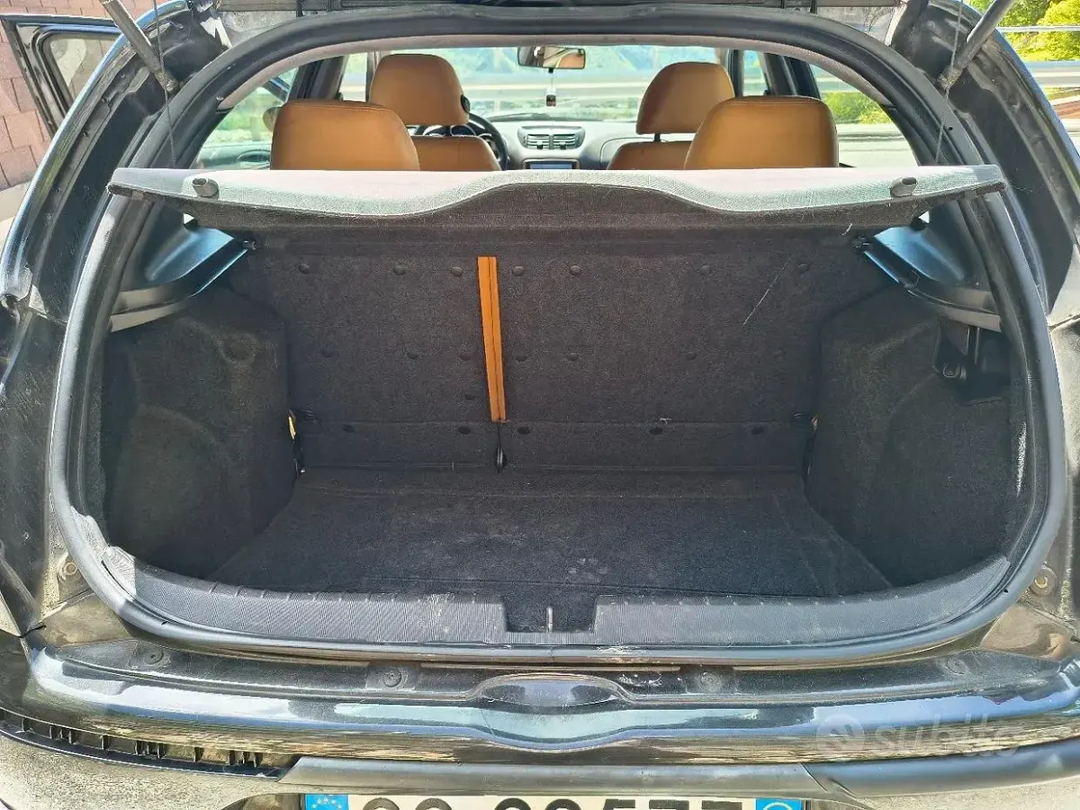Usata Alfa Romeo 147 Progression 116 CV (85 kW) 2004 Nero Utilitaria